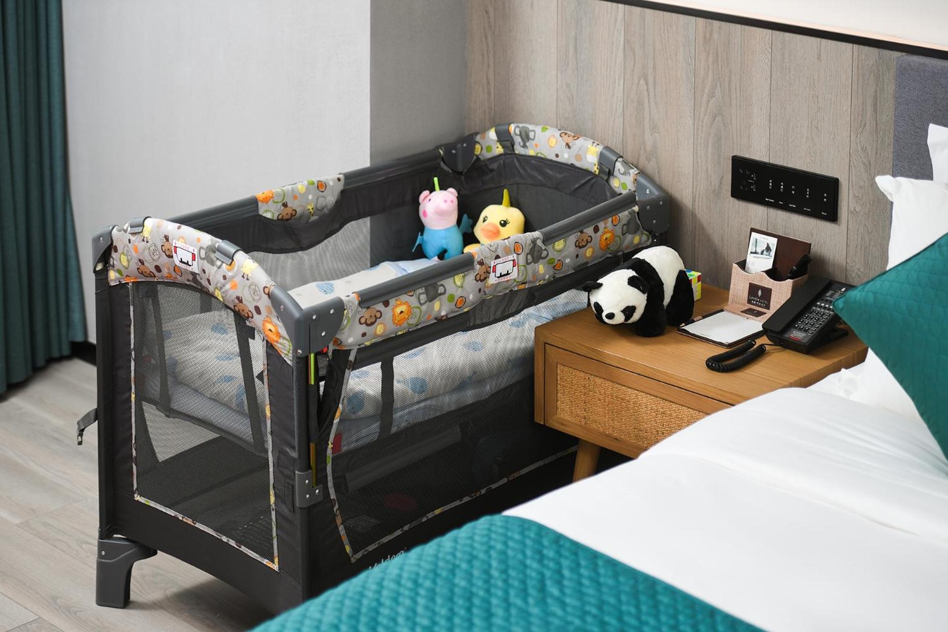 Mehood Lestie International Hotel Nancun Wanbo Metro Station Branch - Free Shuttle Bus To Canton Fair Complex During Canton Fair Period & Free Breakfast & Free Afternoon Tea & Free Midnight Snack & Free Vpn Internet Access Exteriör bild
