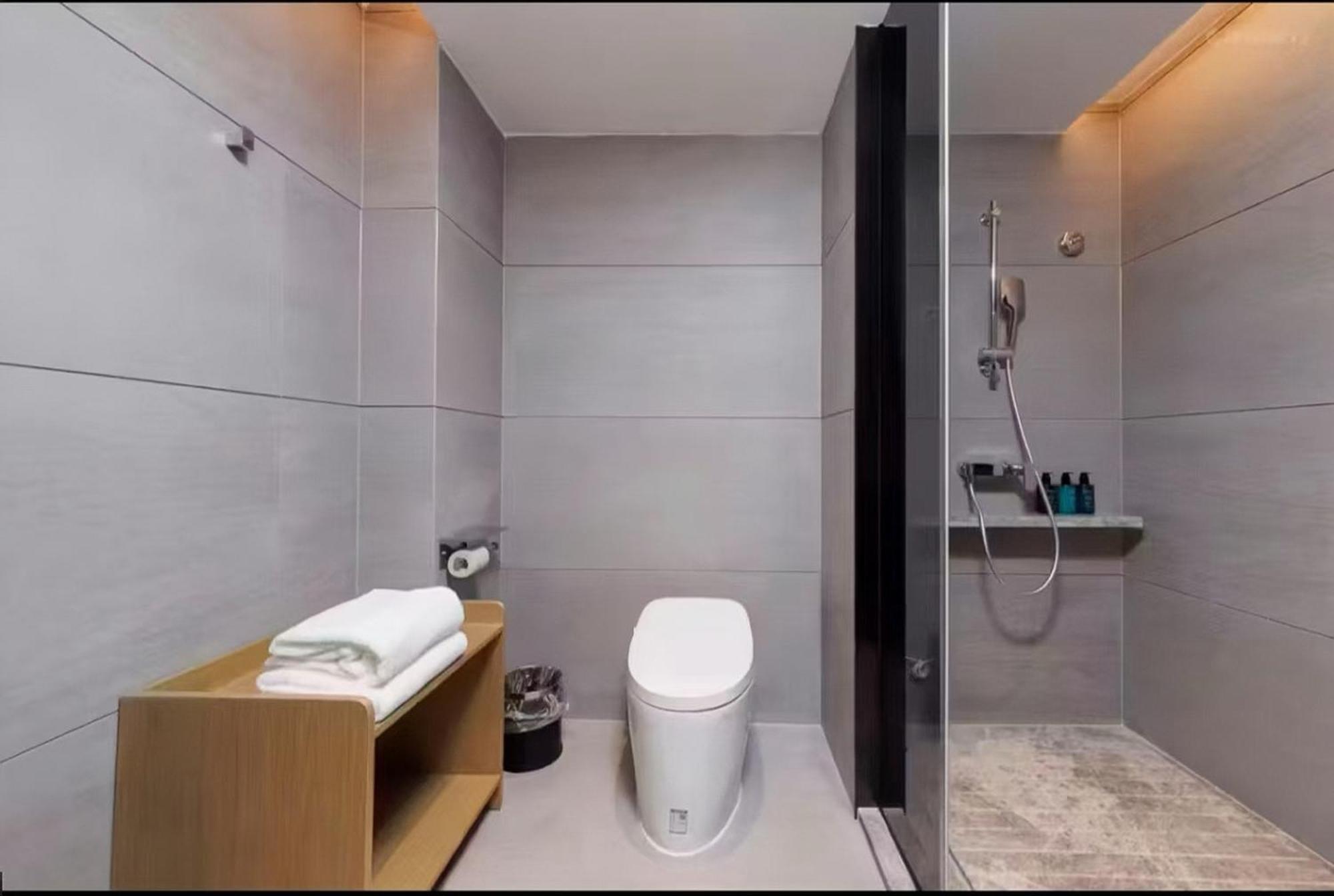 Mehood Lestie International Hotel Nancun Wanbo Metro Station Branch - Free Shuttle Bus To Canton Fair Complex During Canton Fair Period & Free Breakfast & Free Afternoon Tea & Free Midnight Snack & Free Vpn Internet Access Exteriör bild