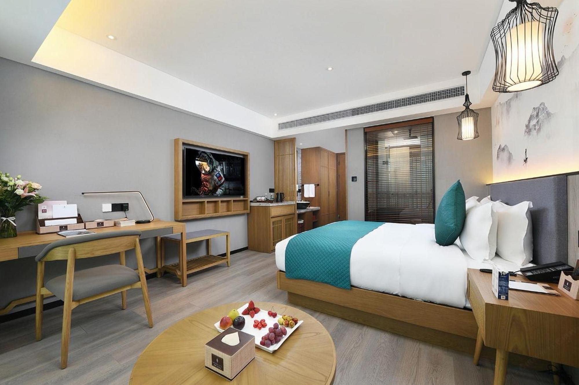 Mehood Lestie International Hotel Nancun Wanbo Metro Station Branch - Free Shuttle Bus To Canton Fair Complex During Canton Fair Period & Free Breakfast & Free Afternoon Tea & Free Midnight Snack & Free Vpn Internet Access Exteriör bild