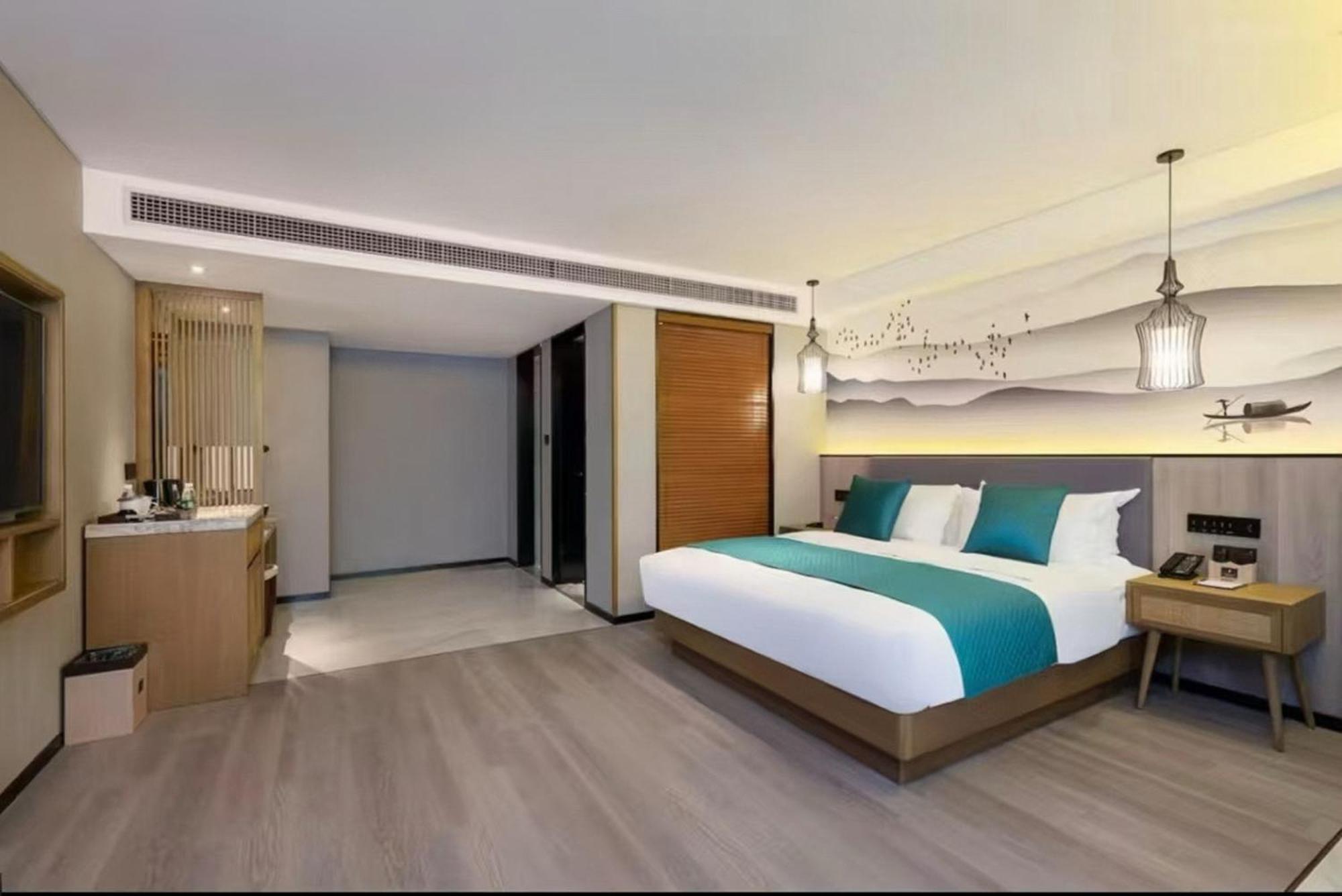 Mehood Lestie International Hotel Nancun Wanbo Metro Station Branch - Free Shuttle Bus To Canton Fair Complex During Canton Fair Period & Free Breakfast & Free Afternoon Tea & Free Midnight Snack & Free Vpn Internet Access Exteriör bild