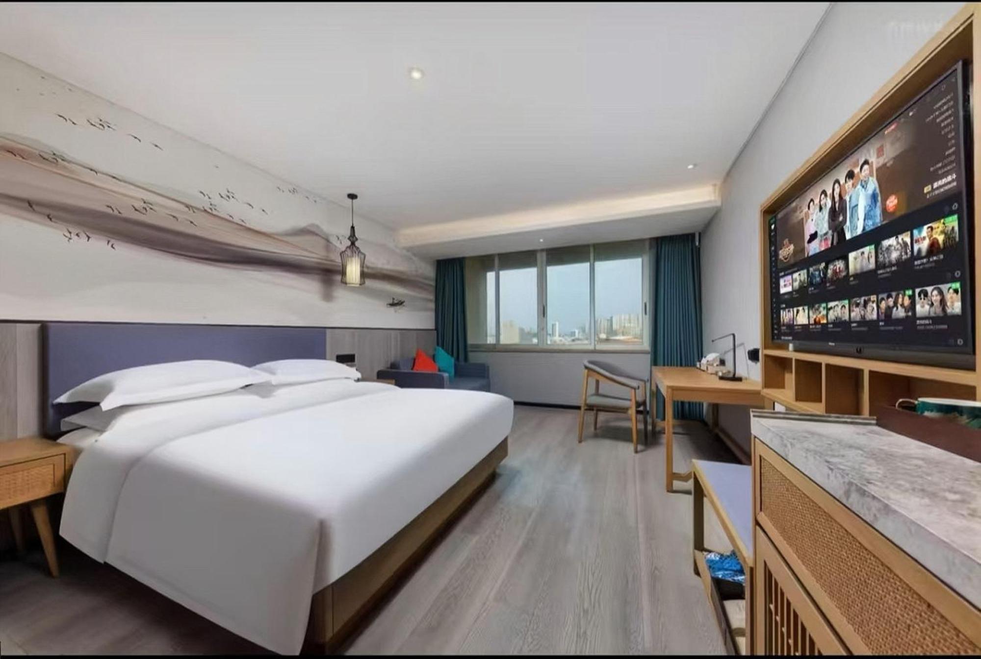 Mehood Lestie International Hotel Nancun Wanbo Metro Station Branch - Free Shuttle Bus To Canton Fair Complex During Canton Fair Period & Free Breakfast & Free Afternoon Tea & Free Midnight Snack & Free Vpn Internet Access Exteriör bild