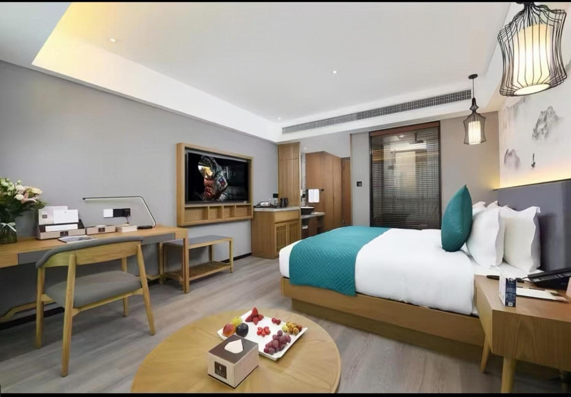 Mehood Lestie International Hotel Nancun Wanbo Metro Station Branch - Free Shuttle Bus To Canton Fair Complex During Canton Fair Period & Free Breakfast & Free Afternoon Tea & Free Midnight Snack & Free Vpn Internet Access Exteriör bild
