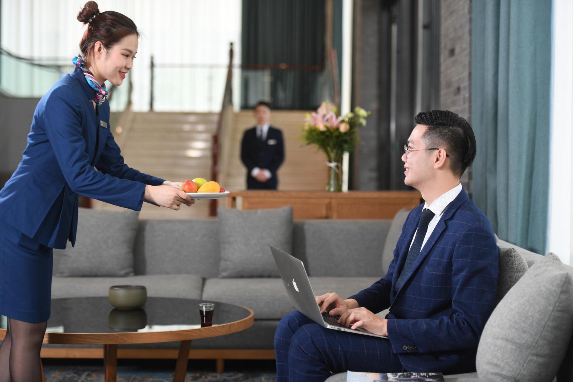 Mehood Lestie International Hotel Nancun Wanbo Metro Station Branch - Free Shuttle Bus To Canton Fair Complex During Canton Fair Period & Free Breakfast & Free Afternoon Tea & Free Midnight Snack & Free Vpn Internet Access Exteriör bild