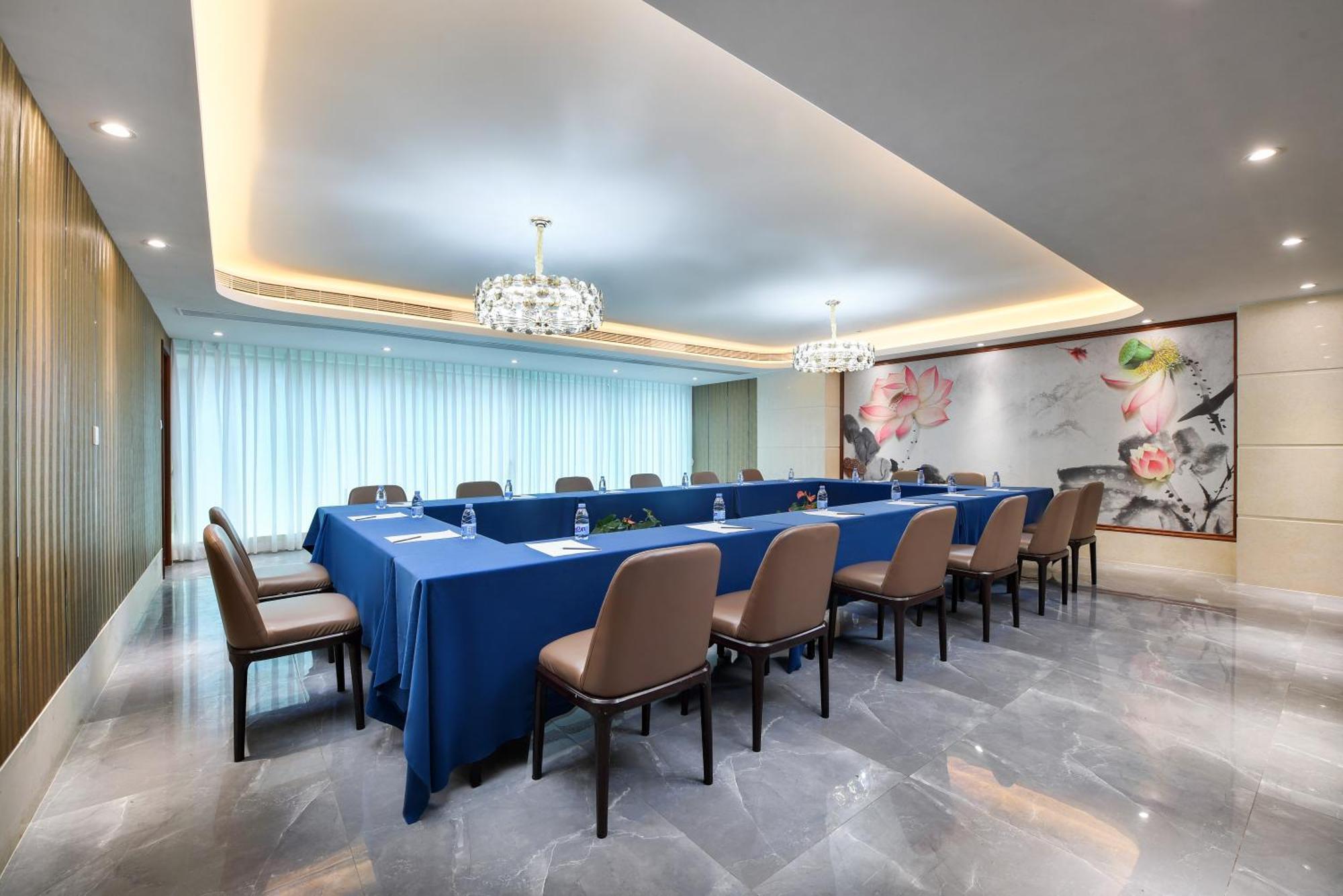 Mehood Lestie International Hotel Nancun Wanbo Metro Station Branch - Free Shuttle Bus To Canton Fair Complex During Canton Fair Period & Free Breakfast & Free Afternoon Tea & Free Midnight Snack & Free Vpn Internet Access Exteriör bild