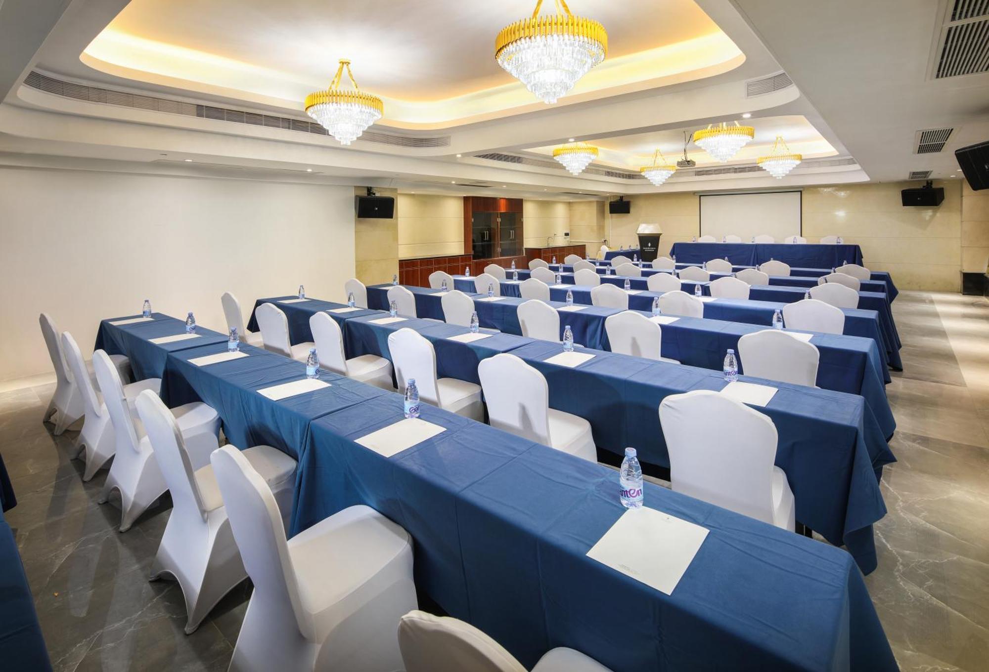 Mehood Lestie International Hotel Nancun Wanbo Metro Station Branch - Free Shuttle Bus To Canton Fair Complex During Canton Fair Period & Free Breakfast & Free Afternoon Tea & Free Midnight Snack & Free Vpn Internet Access Exteriör bild
