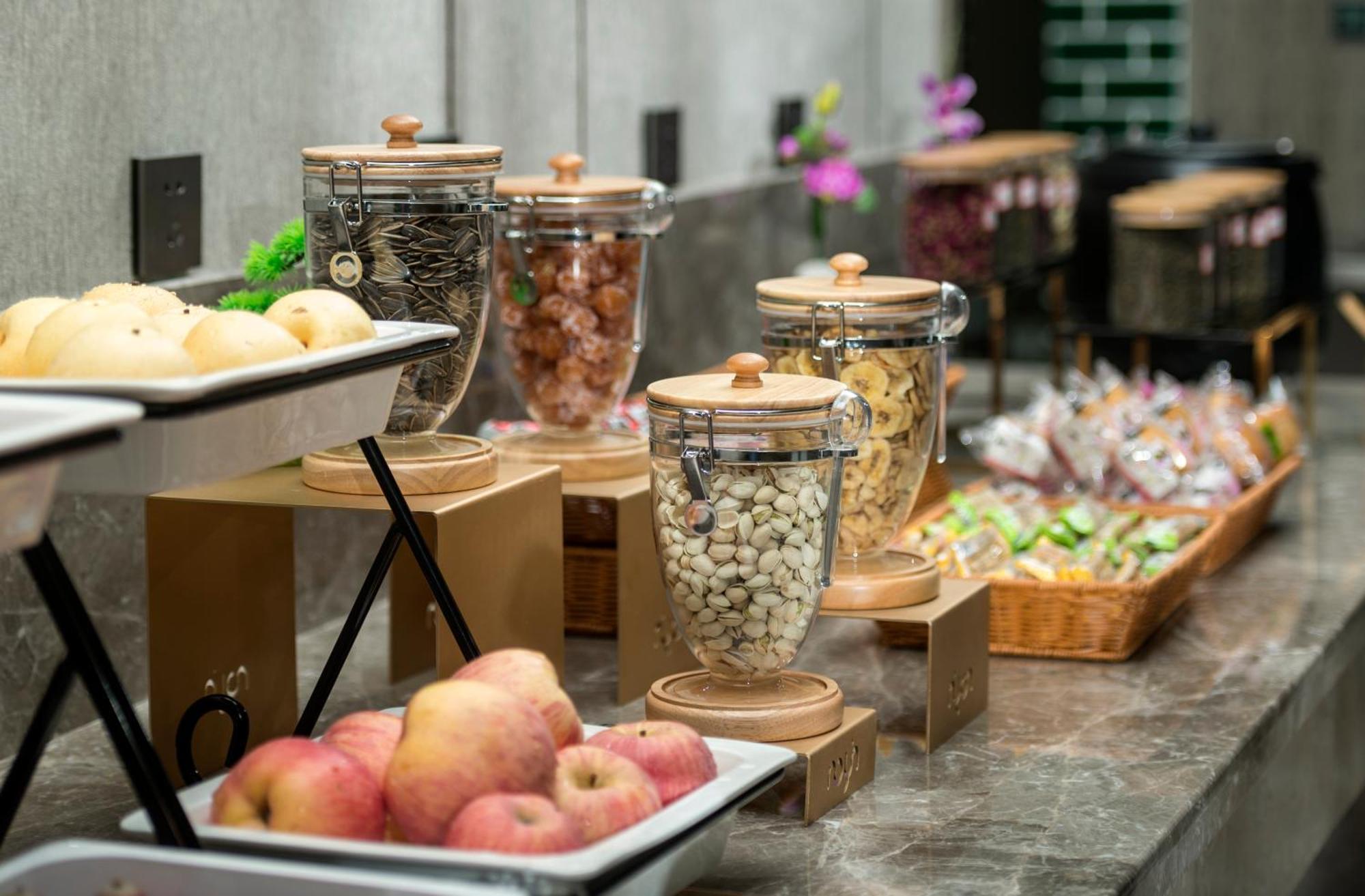 Mehood Lestie International Hotel Nancun Wanbo Metro Station Branch - Free Shuttle Bus To Canton Fair Complex During Canton Fair Period & Free Breakfast & Free Afternoon Tea & Free Midnight Snack & Free Vpn Internet Access Exteriör bild