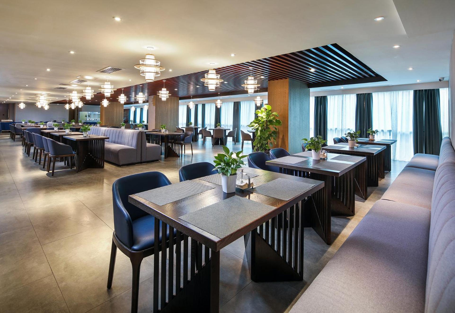 Mehood Lestie International Hotel Nancun Wanbo Metro Station Branch - Free Shuttle Bus To Canton Fair Complex During Canton Fair Period & Free Breakfast & Free Afternoon Tea & Free Midnight Snack & Free Vpn Internet Access Exteriör bild